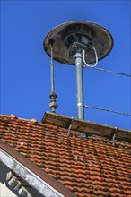 Roof with obsolete motor siren and lightning conductor
