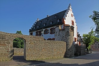 Hutten Castle