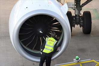 Aircraft turbine pilot visibility check