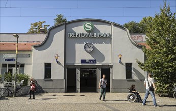 Treptower Park S-Bahn station