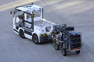 Electric vehicle baggage transport