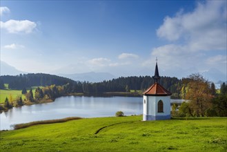 Lake Hegratsried with little Gothic chapel in autumn