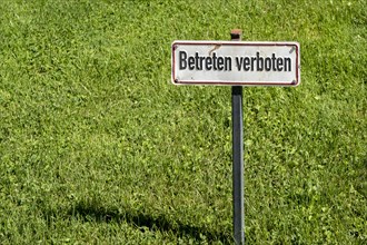 No trespassing sign on lawn in the palace garden at Schwetzingen Palace