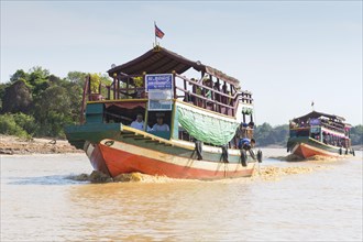 Excursion boats at Kompong Phluk pile village