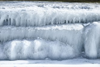 Wall covered with an ice structure