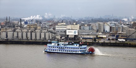 Passenger ship Lousianna Star on the Noderelbe in front of the Sasol Wax chemical plant