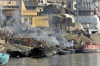 Ritual corpse burning at the steps of the Ganges