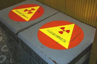 Radioactive waste bucket
