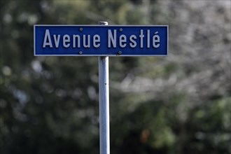 Sign Avenue Nestle