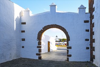 Alley and archway in the old town of Teguise