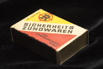 Old matchbox of the VEB Zuendwarenwerk