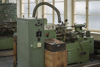 Lathe with extraction system in a historic valve factory