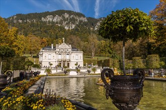 Fountain at Linderhof Castle with autumn colours