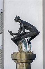 The Fischerbrunnen by Max Poeppel has stood on Schrannenplatz