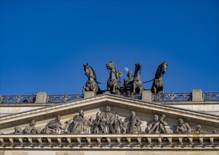 The moon shines above the quadriga with the city goddess Brunonia on the reconstruction of Braunschweig Castle