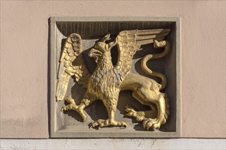 Gold-coloured mixed creature as a house sign around 1500 on a residential house
