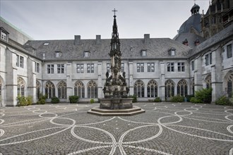 Paradise Fountain in the courtyard of the Domsingschule