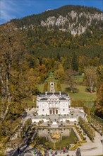 Fountain at Linderhof Castle with autumn colours