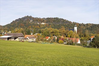 Village view of Papstdorf with Papststein