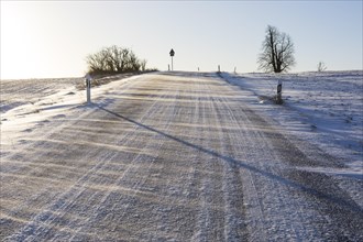 Snowdrifts on a country road between Rammenau and Frankenthal