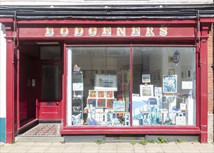 Shop window of Bodgeners art gallery shop