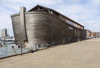 Noah's ark replica floating museum ship Verhalen Ark