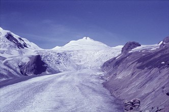 View of Pasterzenboden and Johannisberg