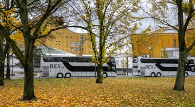 Coaches parked in front of the entrance to the Philharmonie