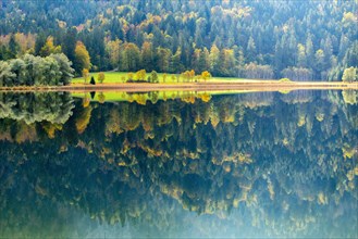 Autumn atmosphere at the Weitsee