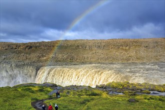 Hikers on the way to Dettifoss