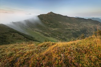 Fog in the high valley on an autumn evening at Potlakopf