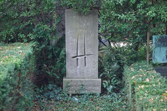 Grave John and Gertrud Heartfield