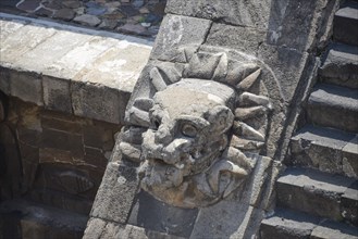 Head sculpture Temple of Quetzalcoatl