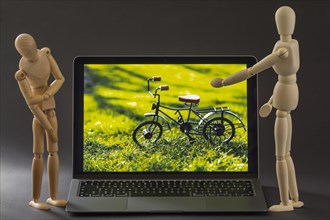 Mannequins are watching a bicycle on a computer
