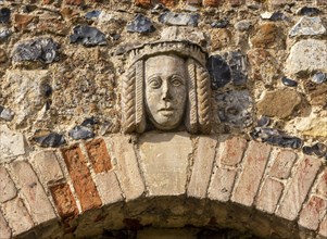 Carved face and head of Tudor female figure
