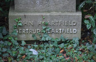 Grave John and Gertrud Heartfield