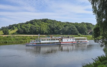 Excursion damper Höxter on the Weser near Beverungen