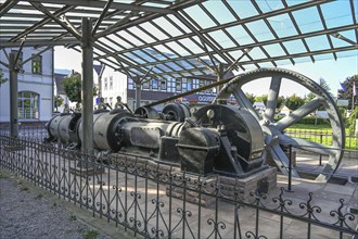 Historic single-crank compound steam engine