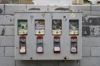 Old chewing gum vending machine
