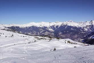 Ski slope and mountain world at Couchevel Moriond