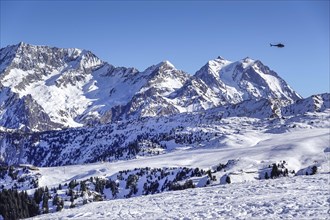 Ski slope and mountain world at Couchevel Moriond