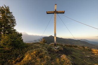 Summit cross in the morning light on Portlakopf