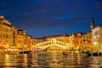 Famous Venetian tourist landmark Rialto bridge