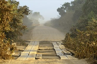 Simple wooden bridge on the dusty Transpantaneira