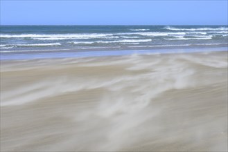 Flying sand at Praia de Mocambique beach