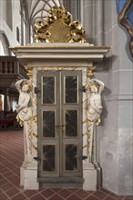 Baroque entrance to the pulpit