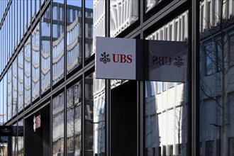 UBS lettering