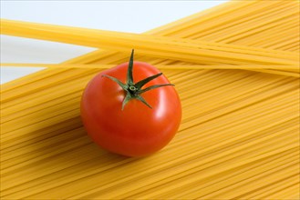 Spaghetti and tomato
