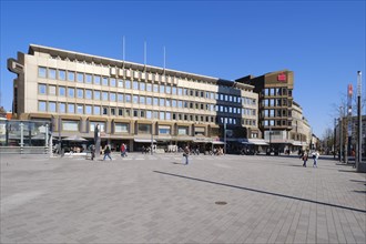 Commercial building at Neumarkt