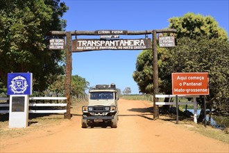 Off-road vehicle under sign of the Transpantaneira